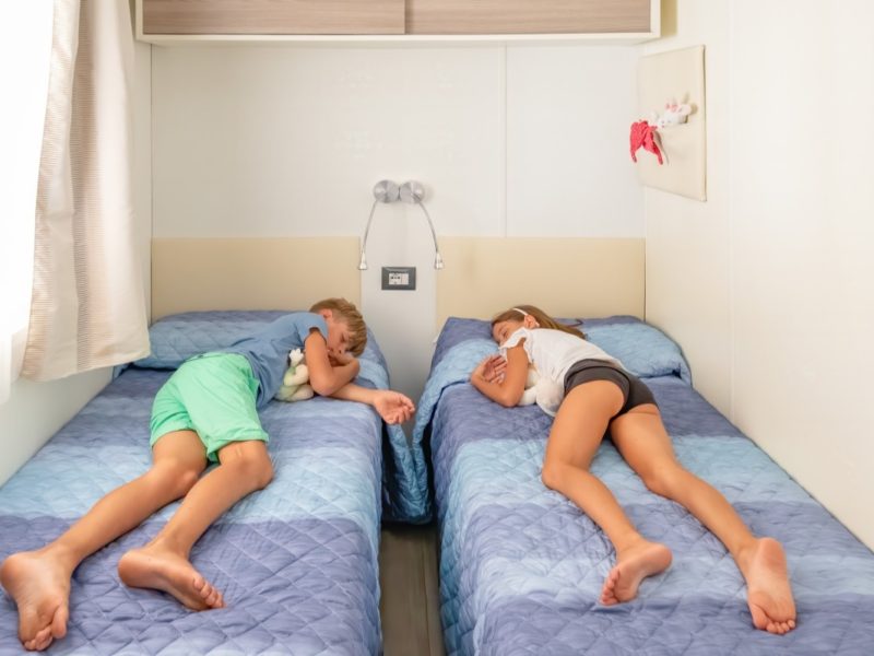 Maxi Caravan Comfort 3R camera doppia bimbi addormentati